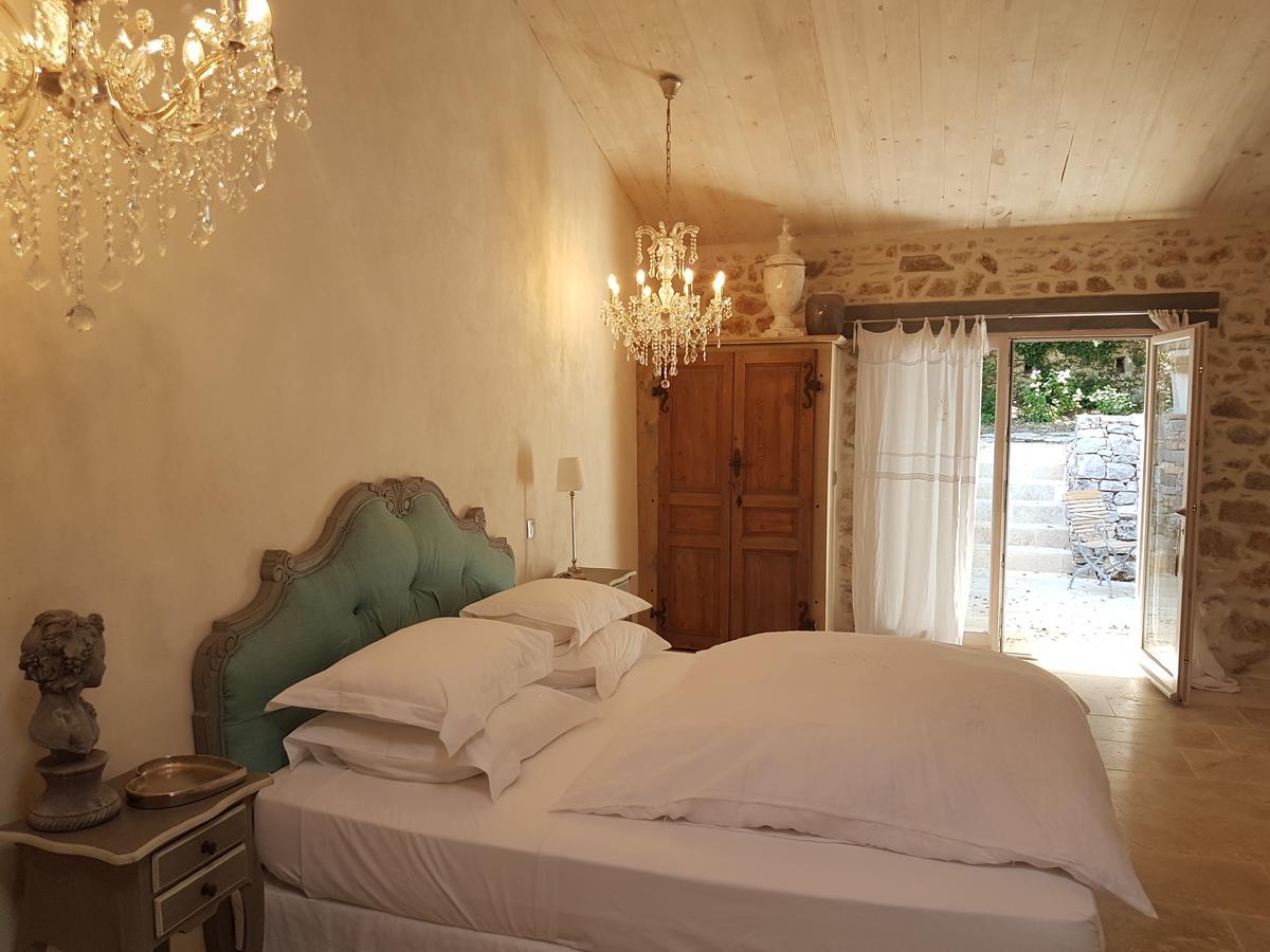 Le Domaine Saint Martin Bed & Breakfast Flassans-sur-Issole Ngoại thất bức ảnh